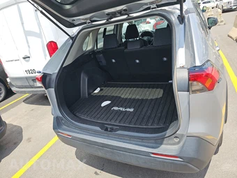 2025 Toyota RAV4 LE - miniatura 16