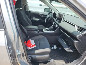 2025 Toyota RAV4 LE - miniatura 8