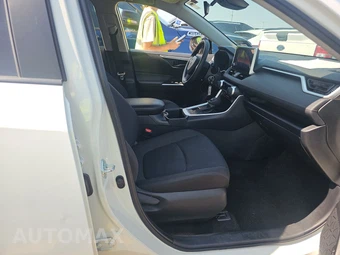 2025 Toyota RAV4 LE – miniatura 8