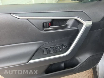 2025 Toyota RAV4 LE - miniatura 9