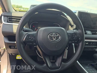 2025 Toyota RAV4 LE - miniatura 10