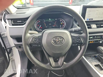 2025 Toyota RAV4 LE - miniatura 10