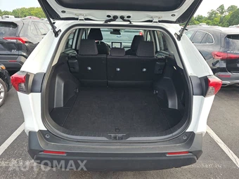 2025 Toyota RAV4 LE - miniatura 16