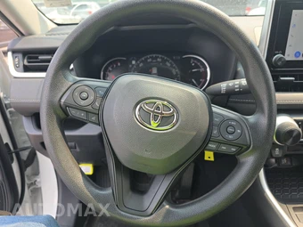 2025 Toyota RAV4 LE - miniatura 10
