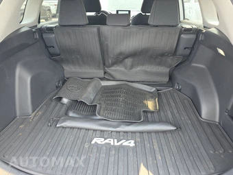 2025 Toyota RAV4 LE - miniatura 16