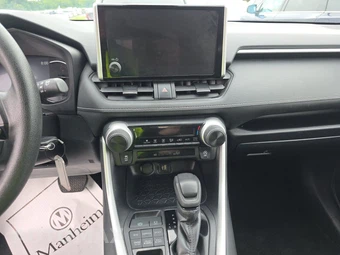 2025 Toyota RAV4 LE - miniatura 11