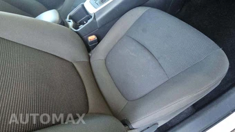 2025 Toyota RAV4 LE - miniatura 29