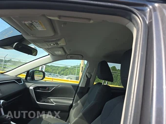 2025 Toyota RAV4 LE - miniatura 18