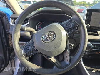 2025 Toyota RAV4 LE - miniatura 10