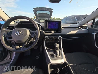 2025 Toyota RAV4 LE - miniatura 11