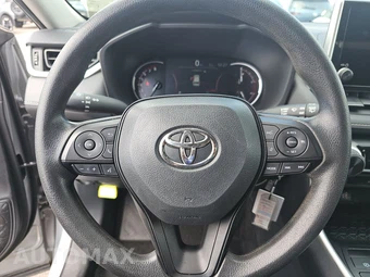 2025 Toyota RAV4 LE - miniatura 10