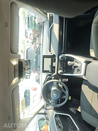 2025 Toyota RAV4 LE - miniatura 11