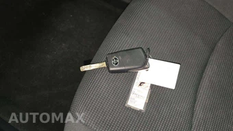 2025 Toyota RAV4 LE - miniatura 17