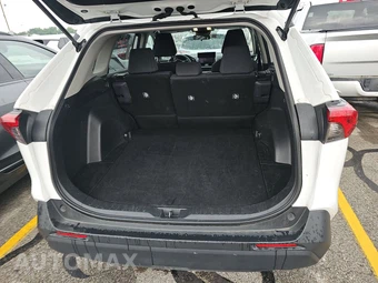 2025 Toyota RAV4 LE - miniatura 16