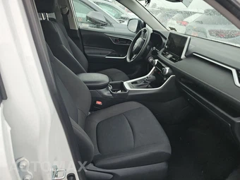 2025 Toyota RAV4 LE - miniatura 8