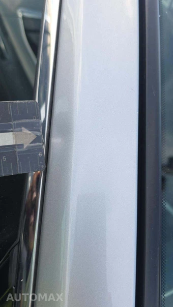 2025 Toyota RAV4 LE - miniatura 26