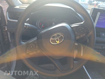 2025 Toyota RAV4 LE - miniatura 10