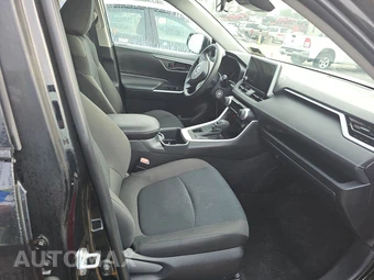 2025 Toyota RAV4 LE - miniatura 8