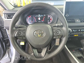 2025 Toyota RAV4 LE - miniatura 10