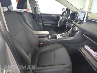 2025 Toyota RAV4 LE - miniatura 8