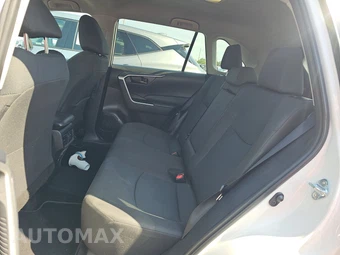 2025 Toyota RAV4 LE - miniatura 13