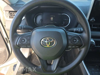 2025 Toyota RAV4 LE - miniatura 10