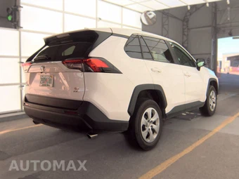 2025 Toyota RAV4 LE - miniatura 4