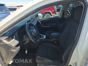 2025 Toyota RAV4 LE - miniatura 7