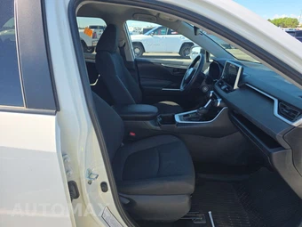 2025 Toyota RAV4 LE - miniatura 8
