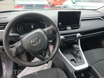 2025 Toyota RAV4 LE - miniatura 11