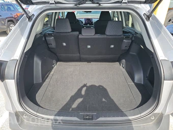 2025 Toyota RAV4 LE - miniatura 16