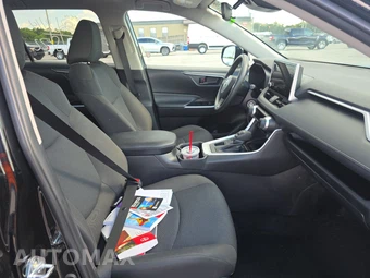 2025 Toyota RAV4 LE - miniatura 8