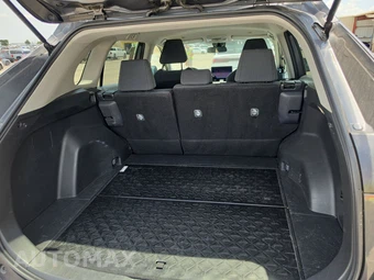 2025 Toyota RAV4 LE - miniatura 16