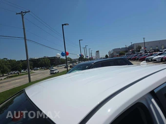 2025 Toyota RAV4 LE – miniatura 12