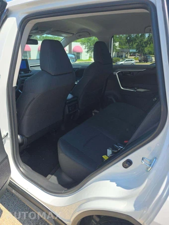 2025 Toyota RAV4 LE – miniatura 13