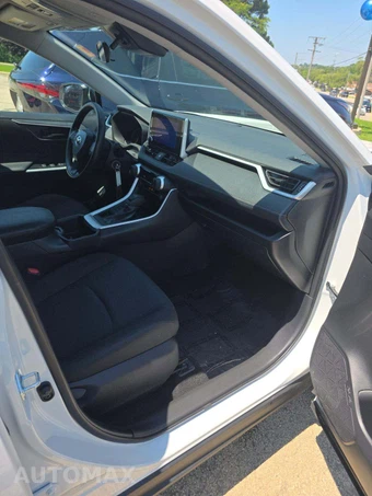 2025 Toyota RAV4 LE – miniatura 18
