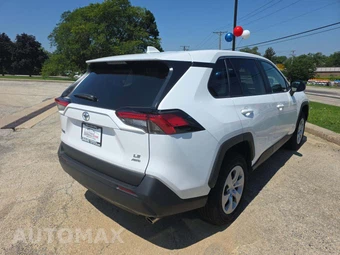 2025 Toyota RAV4 LE – miniatura 3