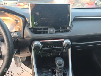 2025 Toyota RAV4 LE - miniatura 11