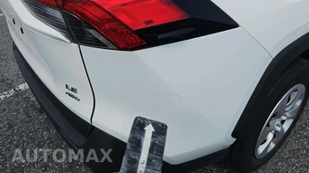 2025 Toyota RAV4 LE - miniatura 28