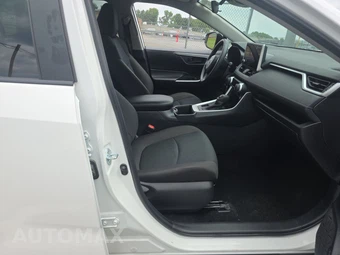 2025 Toyota RAV4 LE - miniatura 8