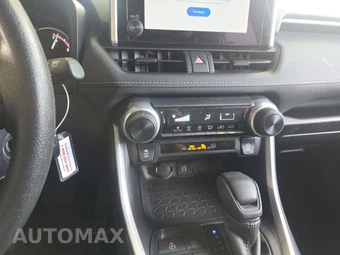 2025 Toyota RAV4 LE - miniatura 11