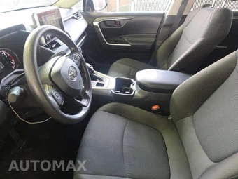 2025 Toyota RAV4 LE - miniatura 7