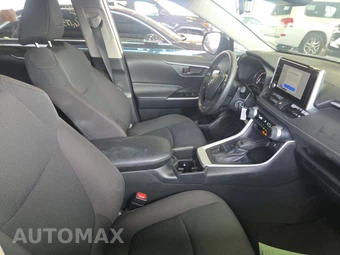 2025 Toyota RAV4 LE - miniatura 8