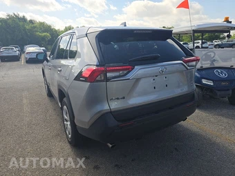 2025 Toyota RAV4 LE - miniatura 6