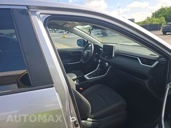 2025 Toyota RAV4 LE - miniatura 8