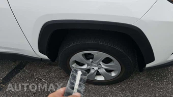 2025 Toyota RAV4 LE - miniatura 37