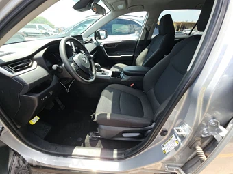 2025 Toyota RAV4 LE - miniatura 7