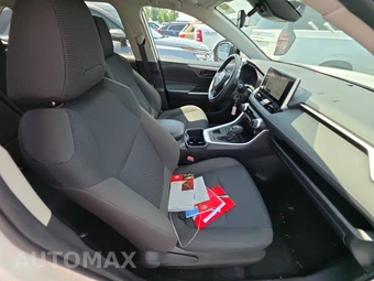 2025 Toyota RAV4 LE - miniatura 8