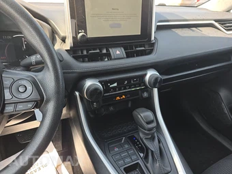 2025 Toyota RAV4 LE - miniatura 11
