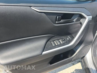 2025 Toyota RAV4 LE - miniatura 9